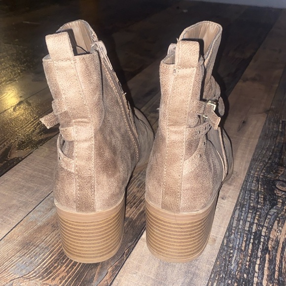 Women's Tan Ankle Boots - Picture 3 of 4